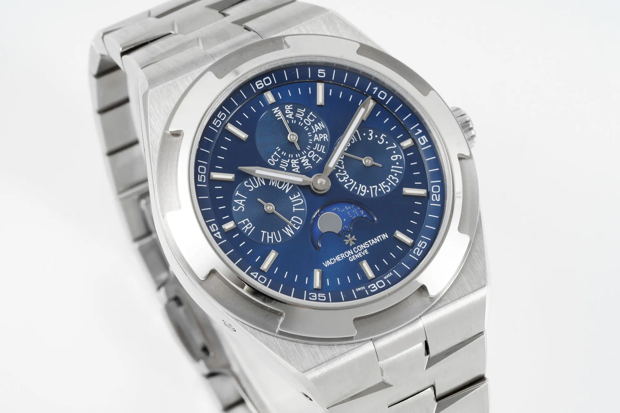 8F Factory Vacheron Constantin Overseas 4300V Perpetual Calendar Watch – Blue Dial, Stainless Steel Bracelet, Best Super Clone Edition - 图片 3