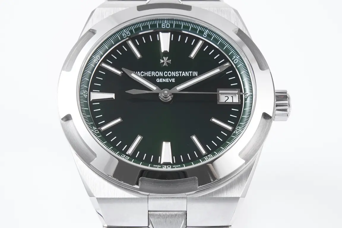 8F Factory Vacheron Constantin Overseas 4500V Series – 41mm Stainless Steel Watch with Green Dial and Steel Bracelet – Best Super Clone Watch - 图片 3