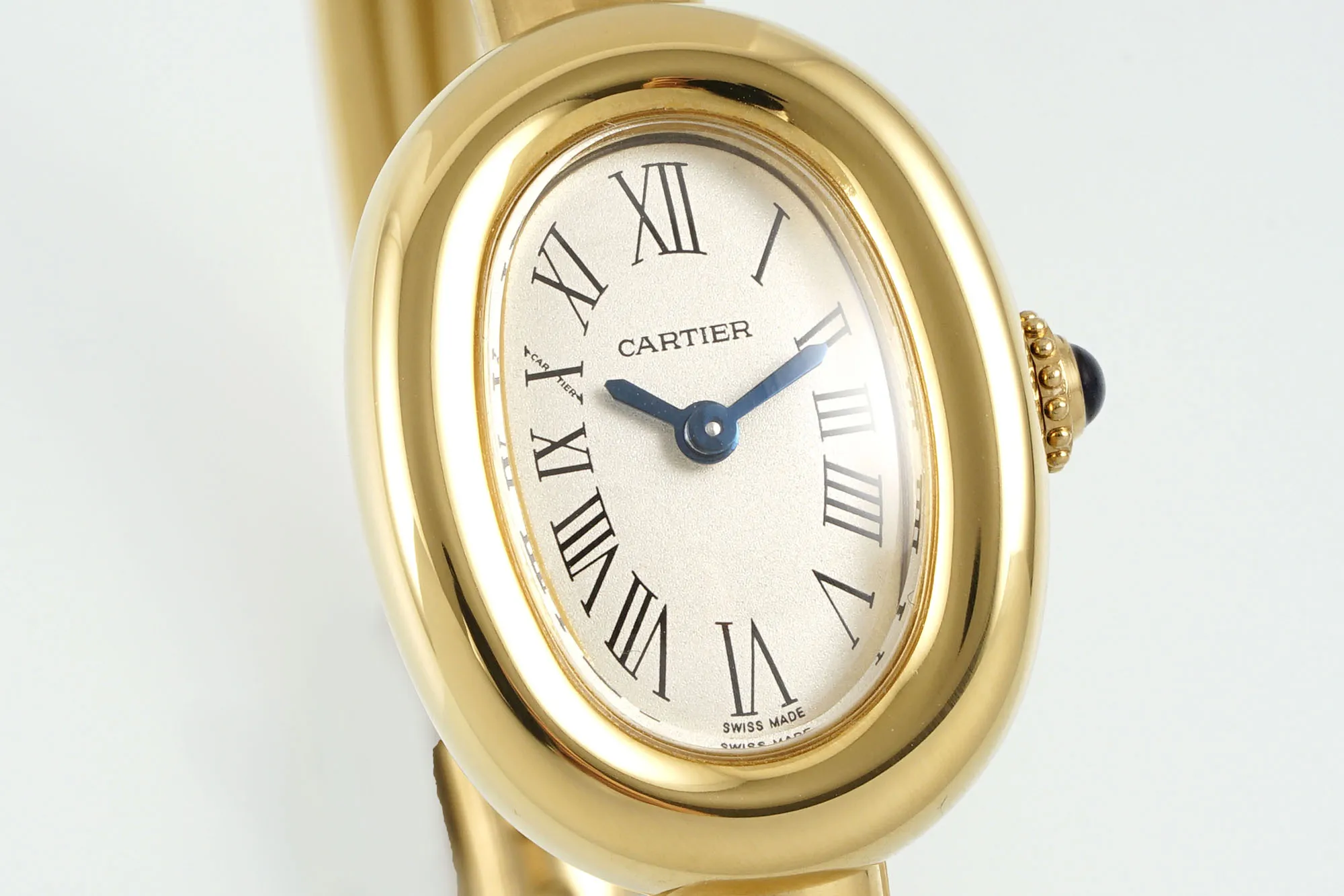 AF Factory Cartier Baignoire Yellow Gold Oval Bangle Watch with Cream Dial, Roman Numerals, and Black Cabochon Crown - 图片 2