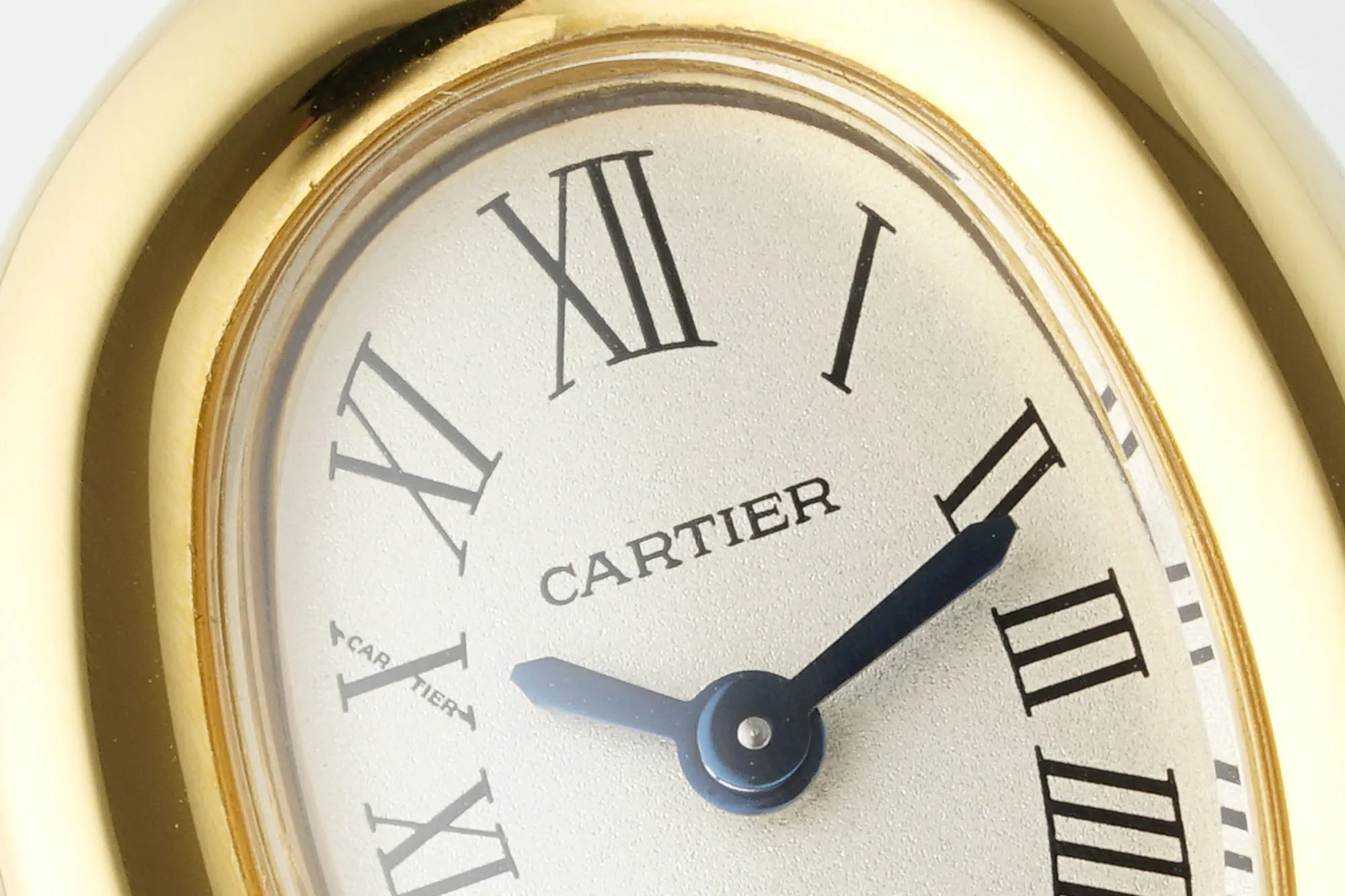 AF Factory Cartier Baignoire Yellow Gold Oval Bangle Watch with Cream Dial, Roman Numerals, and Black Cabochon Crown - 图片 3