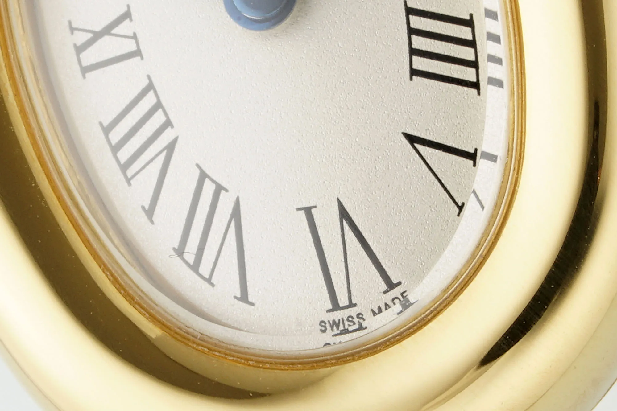 AF Factory Cartier Baignoire Yellow Gold Oval Bangle Watch with Cream Dial, Roman Numerals, and Black Cabochon Crown - 图片 4