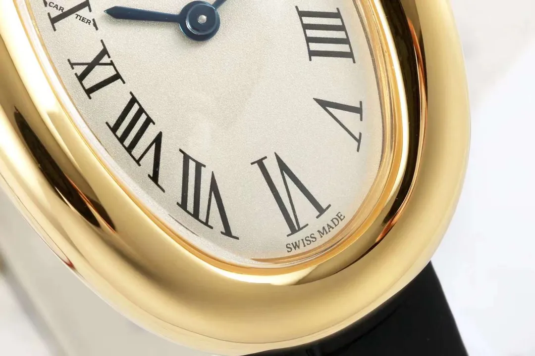 AF Factory Cartier Baignoire Yellow Gold Oval Women’s Watch with White Dial, Roman Numerals, Black Leather Strap, and Sapphire Cabochon Crown - 图片 4
