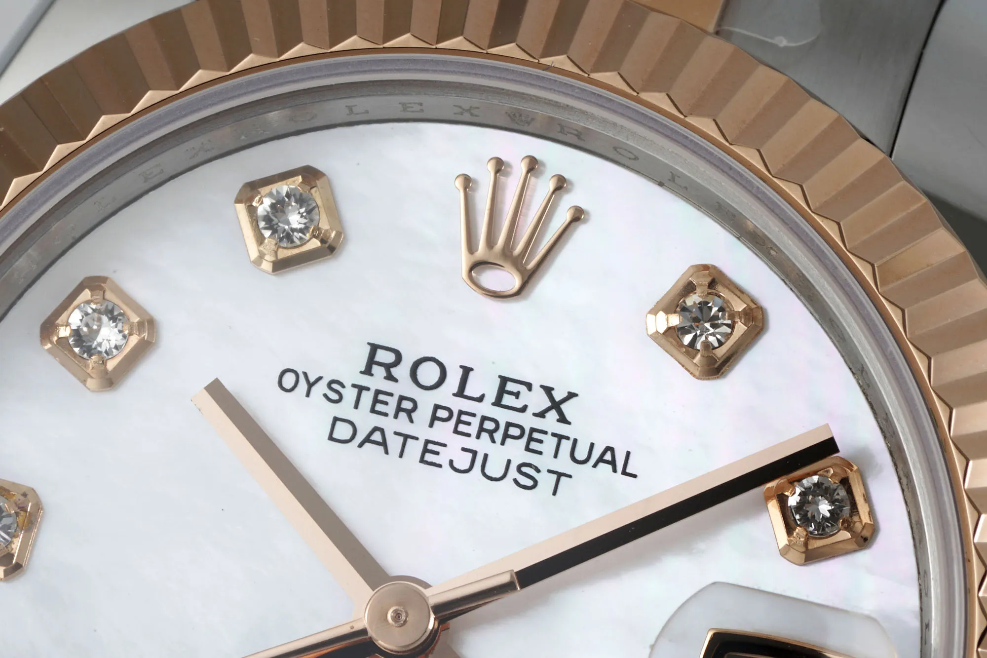 AR Factory Rolex Lady-Datejust 28mm White Mother-of-Pearl Dial Diamond Bezel Two-Tone Stainless Steel and Yellow Gold Jubilee Bracelet Women’s Watch - 图片 3