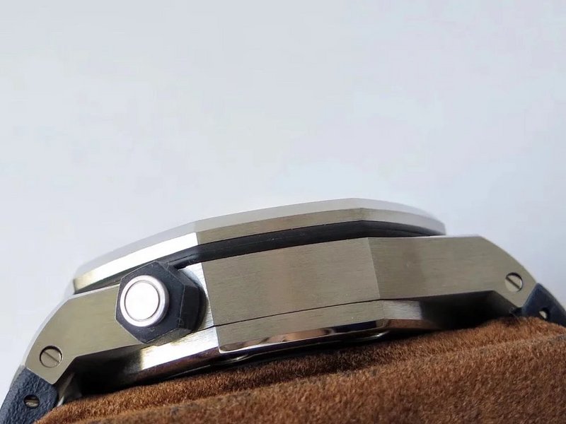 Audemars Piguet Royal Oak Ref15710ST.OO.A027CA.01 Off-shore Diver Swiss 3120 Clone movement Replica - 图片 6