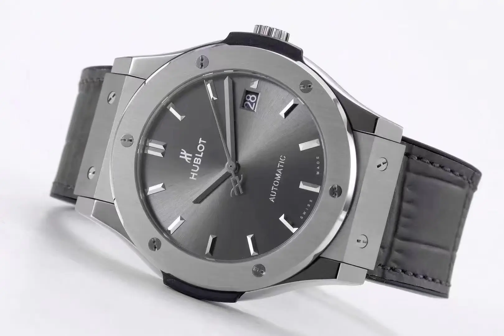 BB Factory Hublot Classic Fusion Titanium Watch – Grey Dial, 45MM, Polished Brushed Case, Black Strap, Best Replica Watch - 图片 4