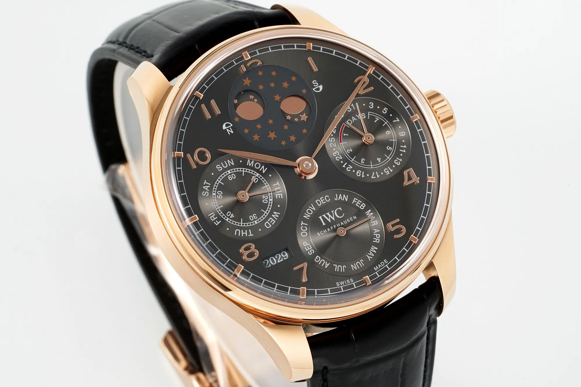 IWC Portugieser Perpetual Calendar Rose Gold Automatic Men’s Watch with Black Dial and Leather Strap - 图片 2