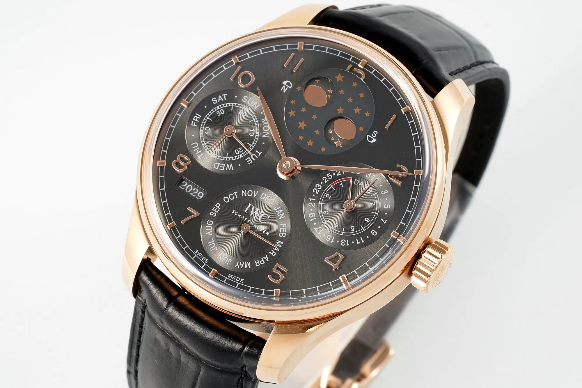 IWC Portugieser Perpetual Calendar Rose Gold Automatic Men’s Watch with Black Dial and Leather Strap - 图片 3