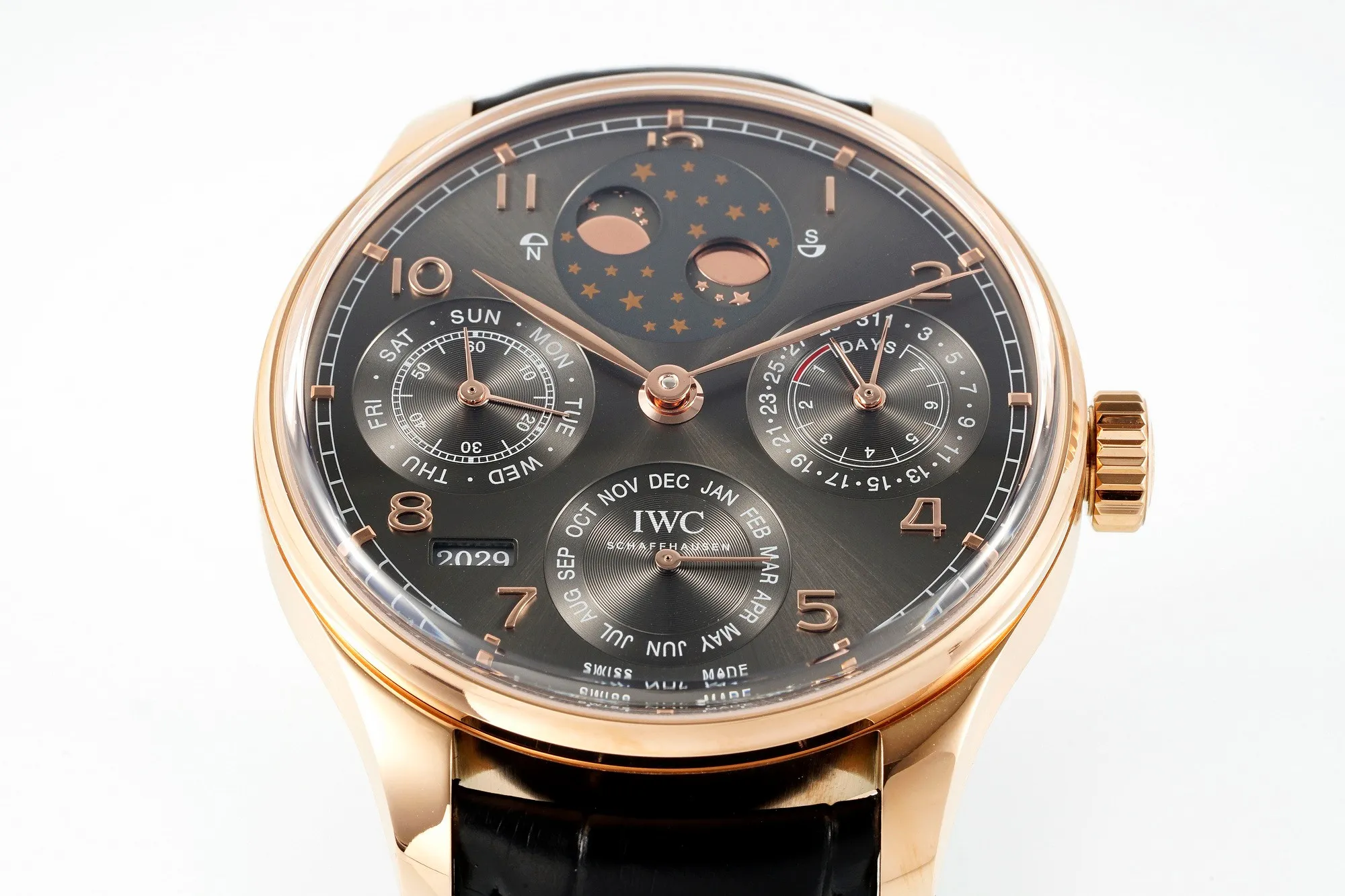 IWC Portugieser Perpetual Calendar Rose Gold Automatic Men’s Watch with Black Dial and Leather Strap - 图片 4