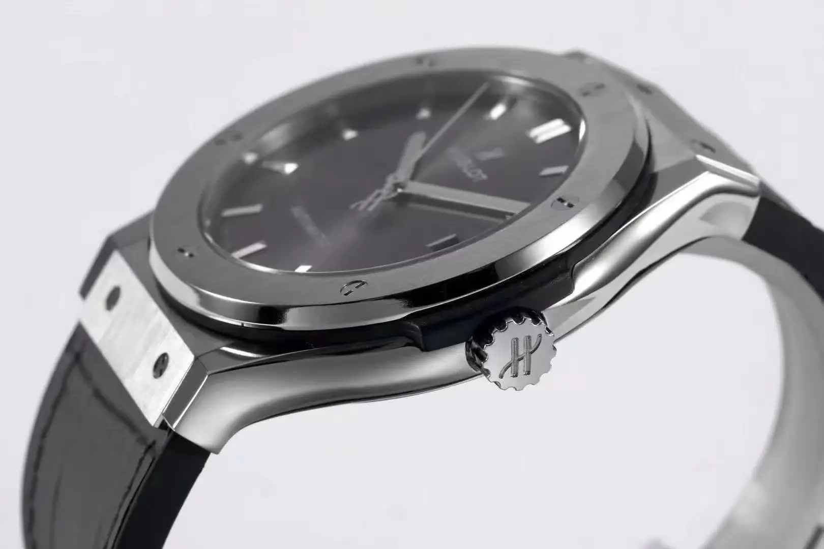 JB Factory Hublot Classic Fusion Titanium Watch – Grey Dial, 45MM, Polished Brushed Case, Black Strap, Best Replica Watch - 图片 9