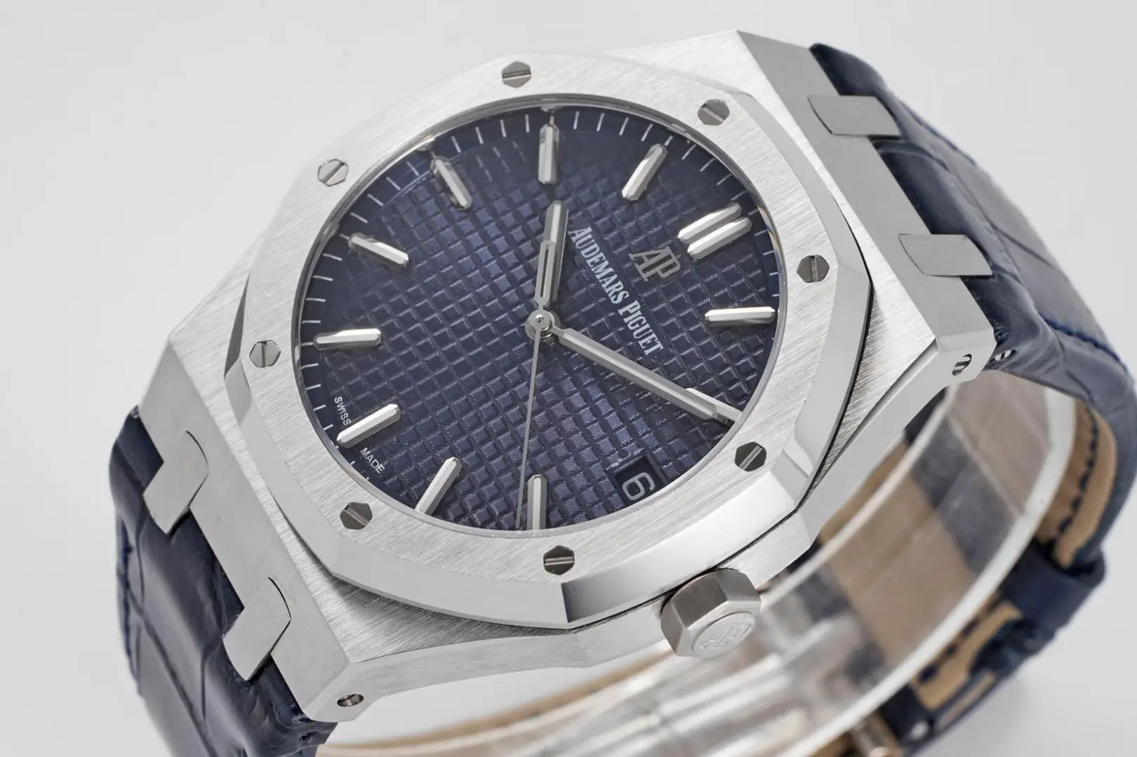 OM Factory Audemars Piguet Royal Oak 15500 Blue Leather Super Clone Watch - 图片 3