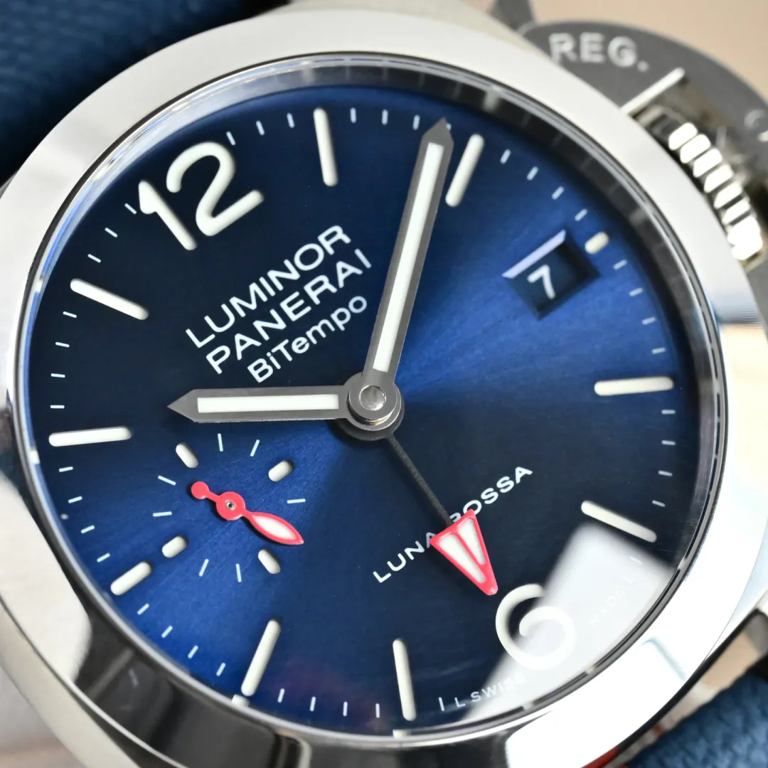 Panerai Luminor Luna Rossa Blue Dial Automatic Men’s Watch with Navy Fabric Strap and Red Accents - 图片 4