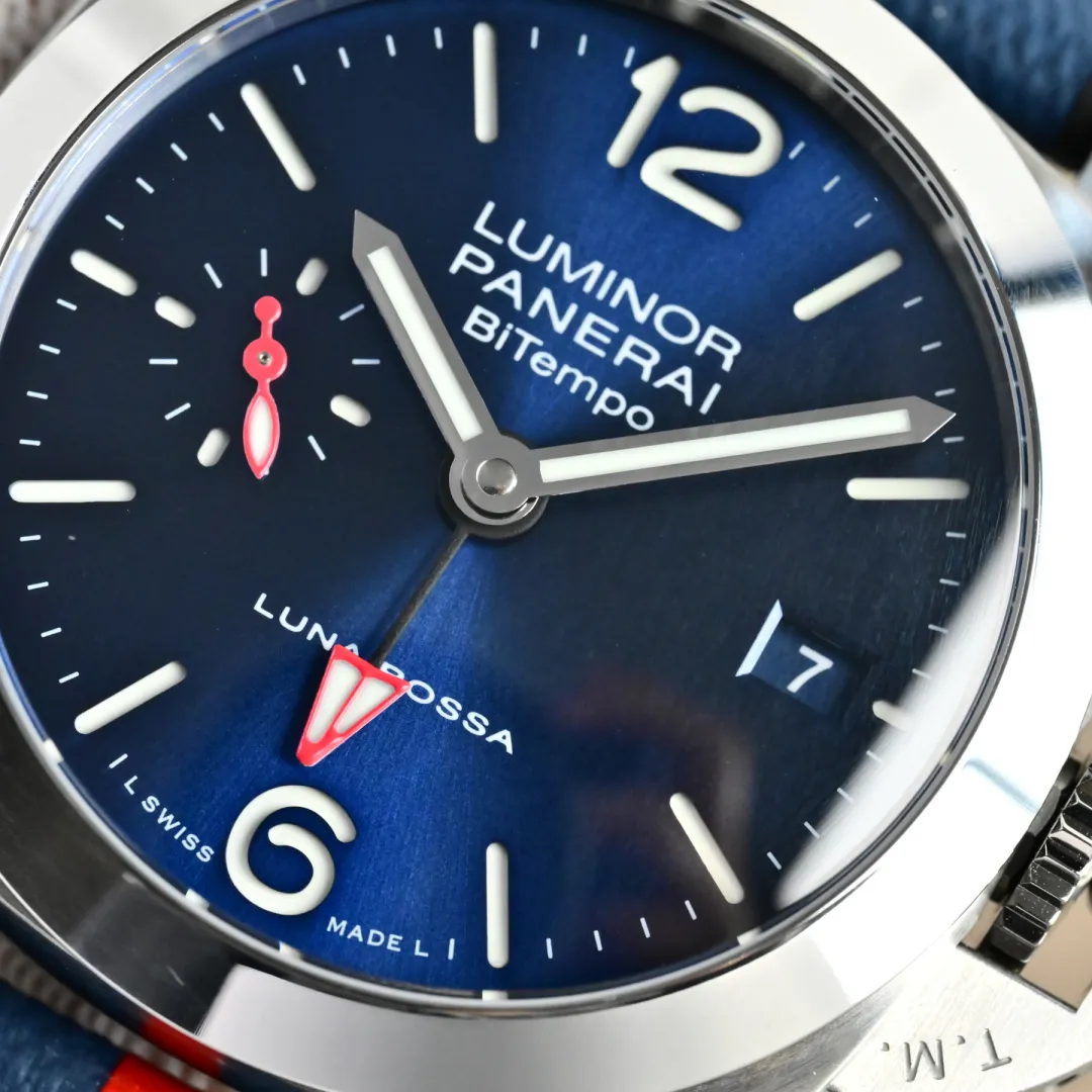 Panerai Luminor Luna Rossa Blue Dial Automatic Men’s Watch with Navy Fabric Strap and Red Accents - 图片 5