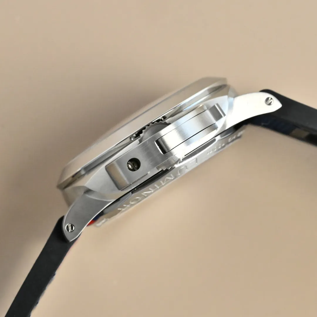 Panerai Luminor Luna Rossa Blue Dial Automatic Men’s Watch with Navy Fabric Strap and Red Accents - 图片 6