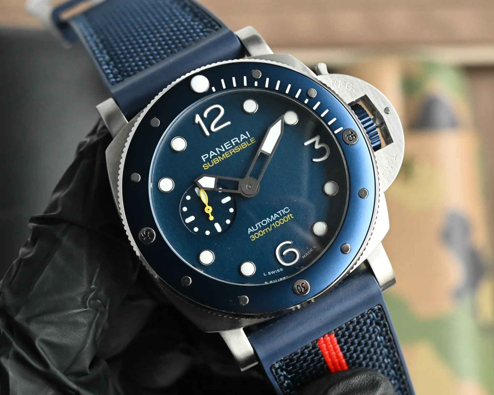 Panerai Submersible Automatic Blue Dial Men’s Dive Watch with Blue Fabric Strap – 300m Water Resistant - 图片 2