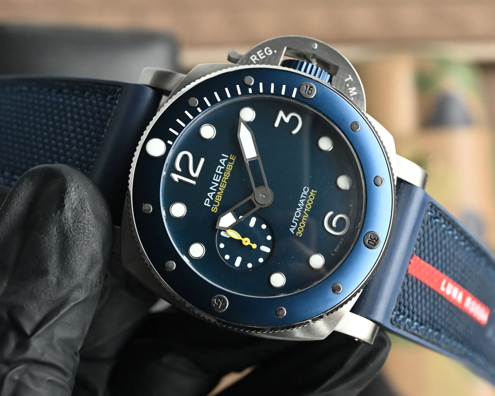 Panerai Submersible Automatic Blue Dial Men’s Dive Watch with Blue Fabric Strap – 300m Water Resistant - 图片 3