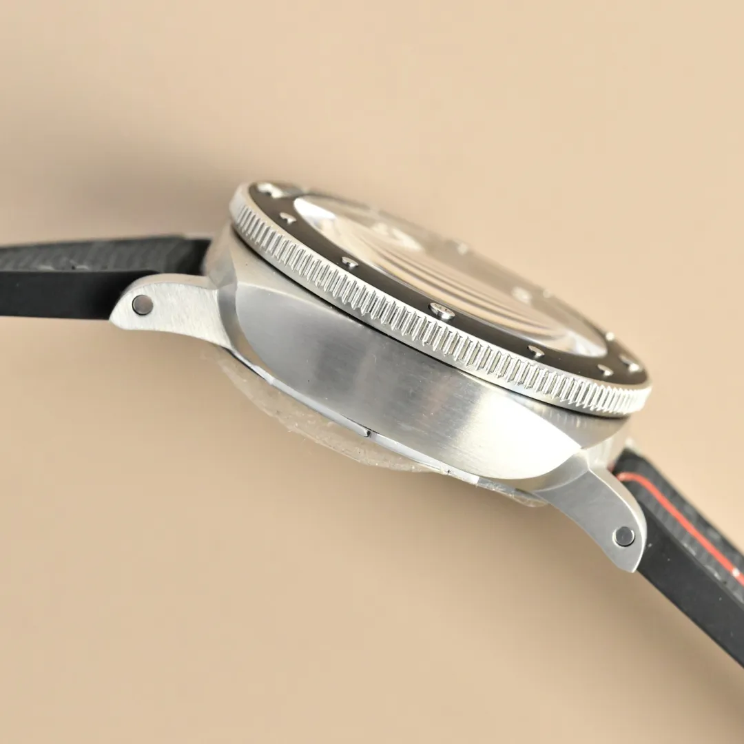 Panerai Submersible Luna Rossa Automatic Blue Dial Grey Rubber Strap with Red Accents Men’s Dive Watch - 图片 7