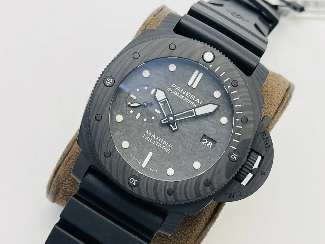 Panerai Submersible Marina Militare Carbotech Automatic Men’s Diver Watch – Black Dial with Gray Texture, Black Rubber Strap - 图片 3