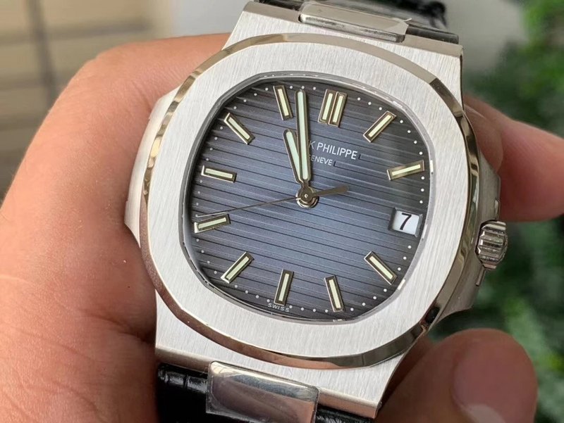 Patek Philippe Nautilus 5711 Blue Dial Leather strap Swiss Clone Replica - 图片 2