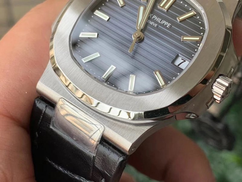 Patek Philippe Nautilus 5711 Blue Dial Leather strap Swiss Clone Replica - 图片 3
