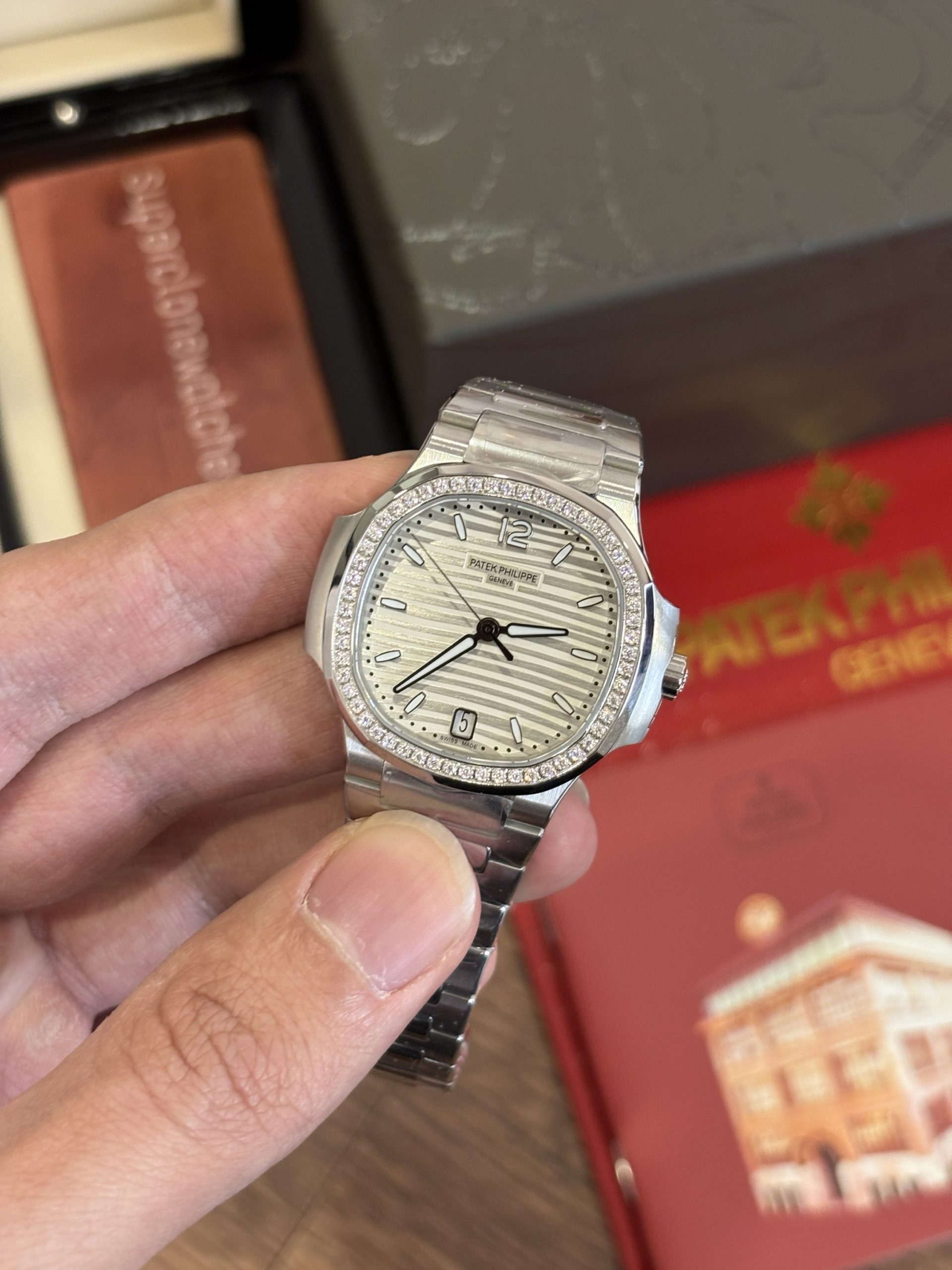 Patek Philippe Nautilus Ladies 35.2 mm 7118/1200A-010 Stainless Steel Silvery Opaline Dial Super Clone - 图片 4