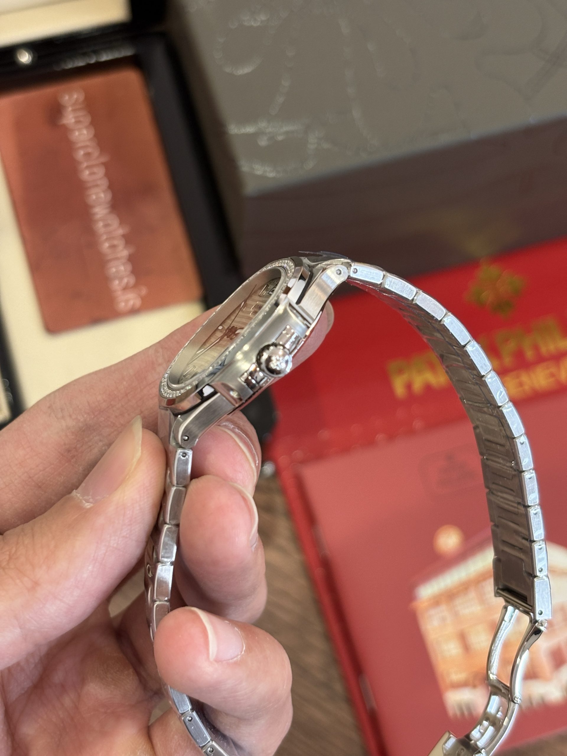 Patek Philippe Nautilus Ladies 35.2 mm 7118/1200A-010 Stainless Steel Silvery Opaline Dial Super Clone - 图片 5