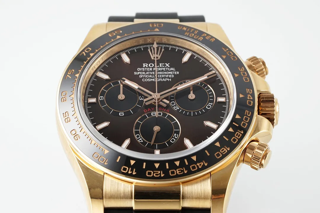 Rolex Daytona Watch – Gold with Black Dial and Rubber Strap – Limited Stock - 图片 4