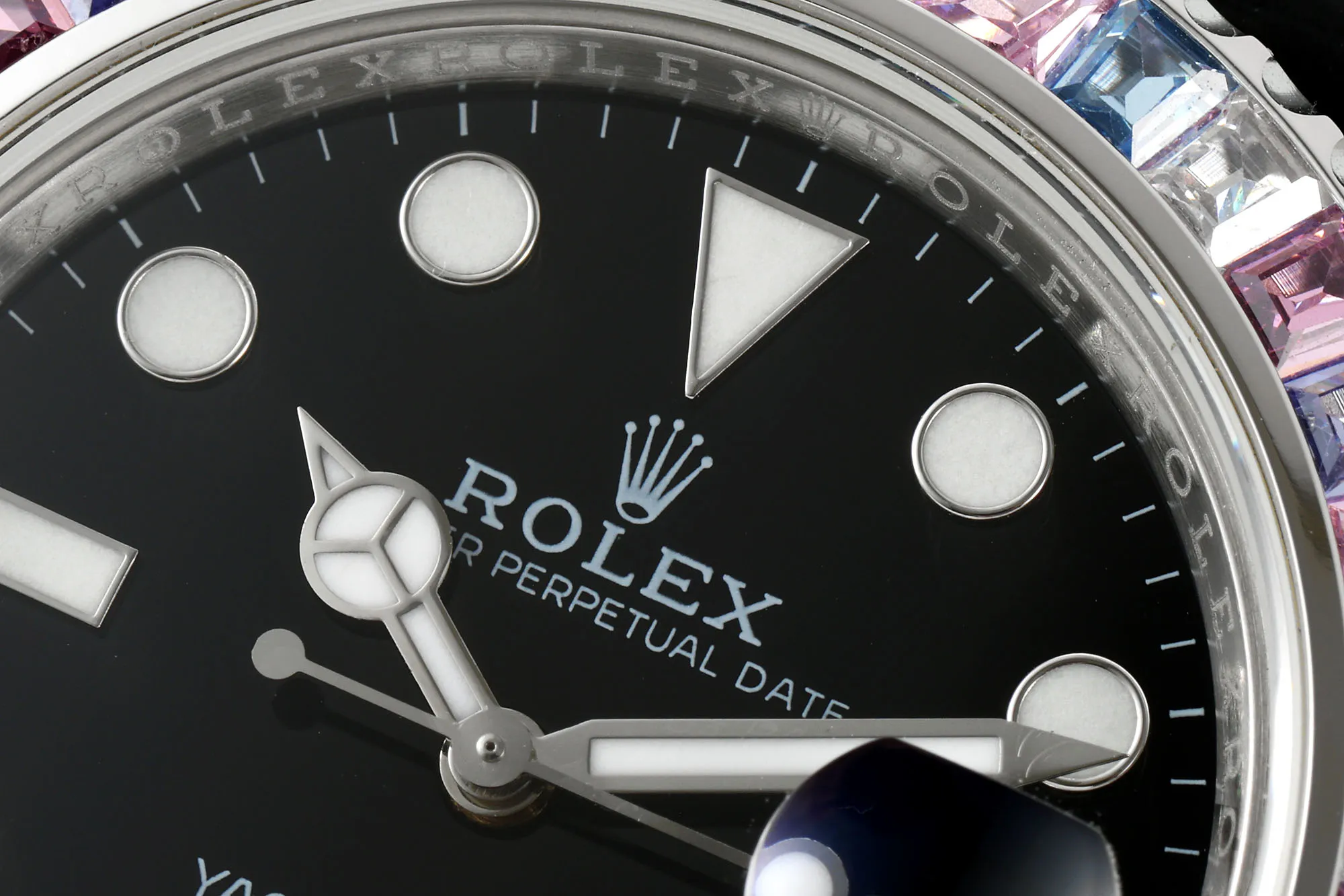 Rolex Yacht-Master “Heavy Edition” – Black Dial with Rainbow Bezel, Rubber Strap & Premium Quality Craftsmanship - 图片 4