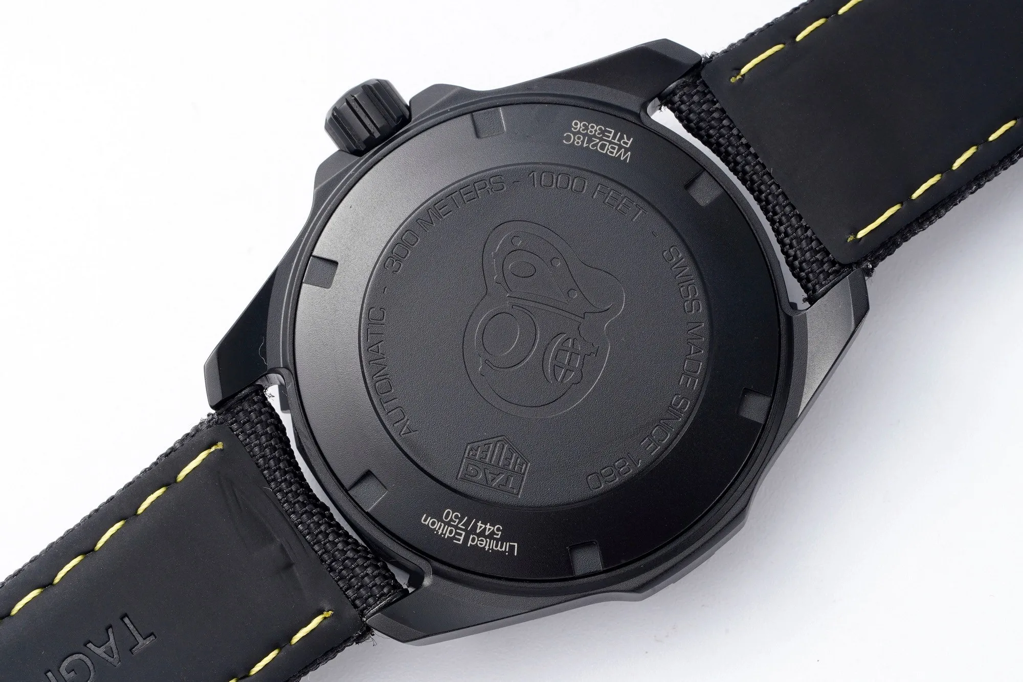 V6 Factory TAG Heuer Series Watch – Black Carbon Fiber Dial, Yellow Stitching Strap, Formal & Casual Style, SW200 Movement, Super Clone Replica Edition - 图片 6