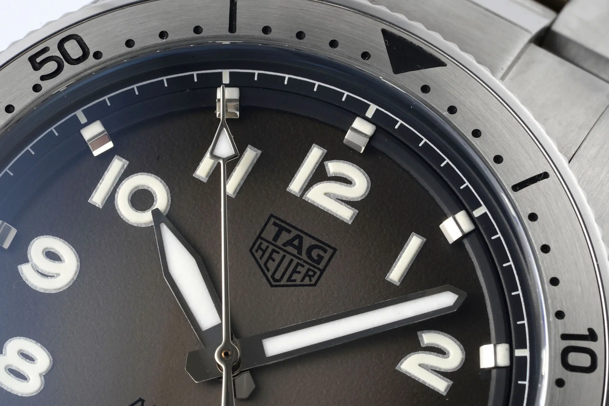 V6 Factory TAG Heuer Series Watch – Silver Stainless Steel, Grey Dial, Dress & Casual Style, 100m Waterproof, SW200 Movement, Premium Super Clone Design - 图片 7