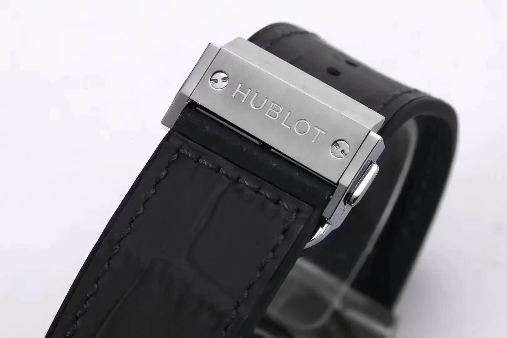 TMF Factory Hublot Classic Fusion Titanium Watch – Grey Dial, 45MM, Polished Brushed Case, Black Strap, Best Replica Watch - 图片 3