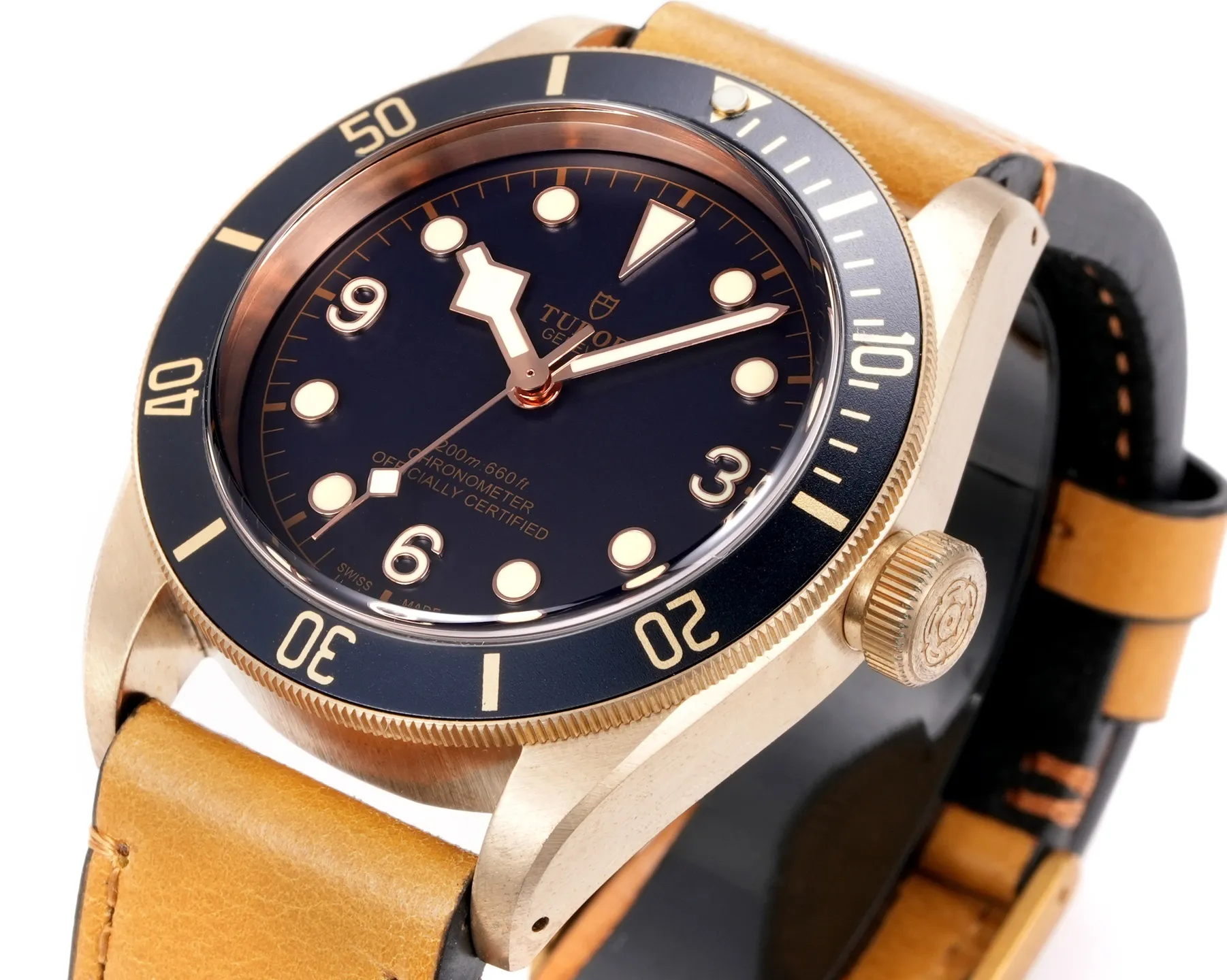 Tudor Black Bay Bronze Automatic Men’s Diver Watch with Black Dial, Brown Leather Strap, and Bronze Case - 图片 3