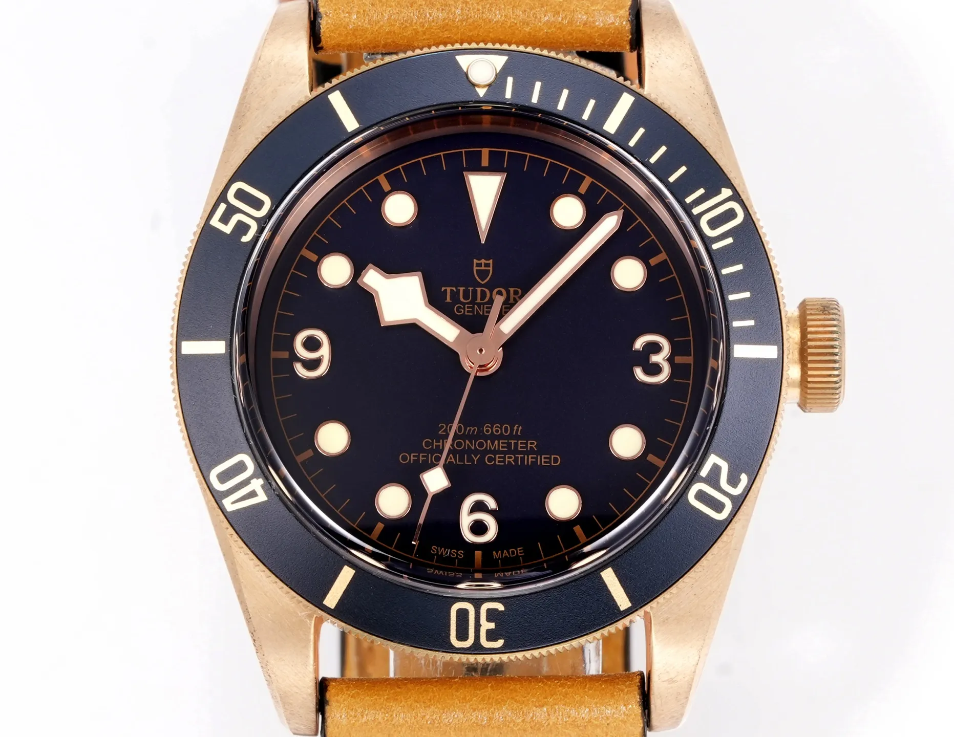 Tudor Black Bay Bronze Automatic Men’s Diver Watch with Black Dial, Brown Leather Strap, and Bronze Case - 图片 4