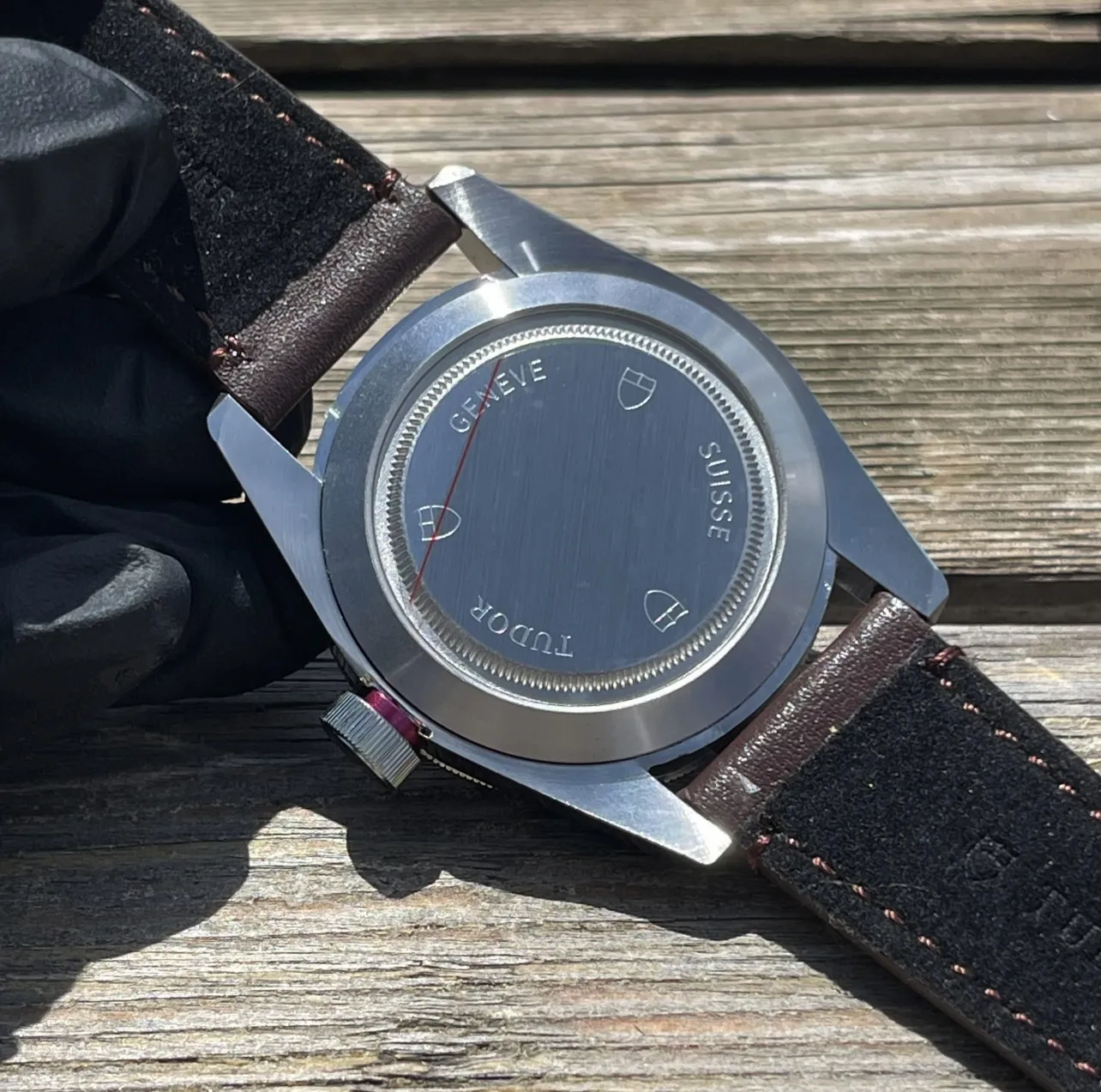 Tudor Black Bay Burgundy Red Dial Automatic Diver’s Watch with Brown Leather Strap - 图片 5