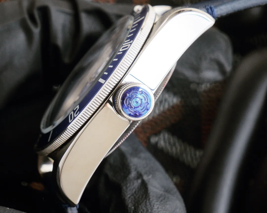 Tudor Black Bay Fifty-Eight Blue Dial Automatic Dive Watch with Navy Leather Strap and Stainless Steel Case - 图片 3
