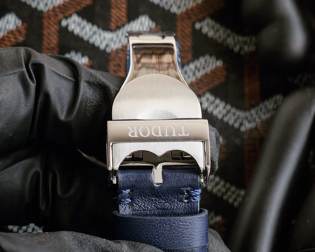 Tudor Black Bay Fifty-Eight Blue Dial Automatic Dive Watch with Navy Leather Strap and Stainless Steel Case - 图片 5