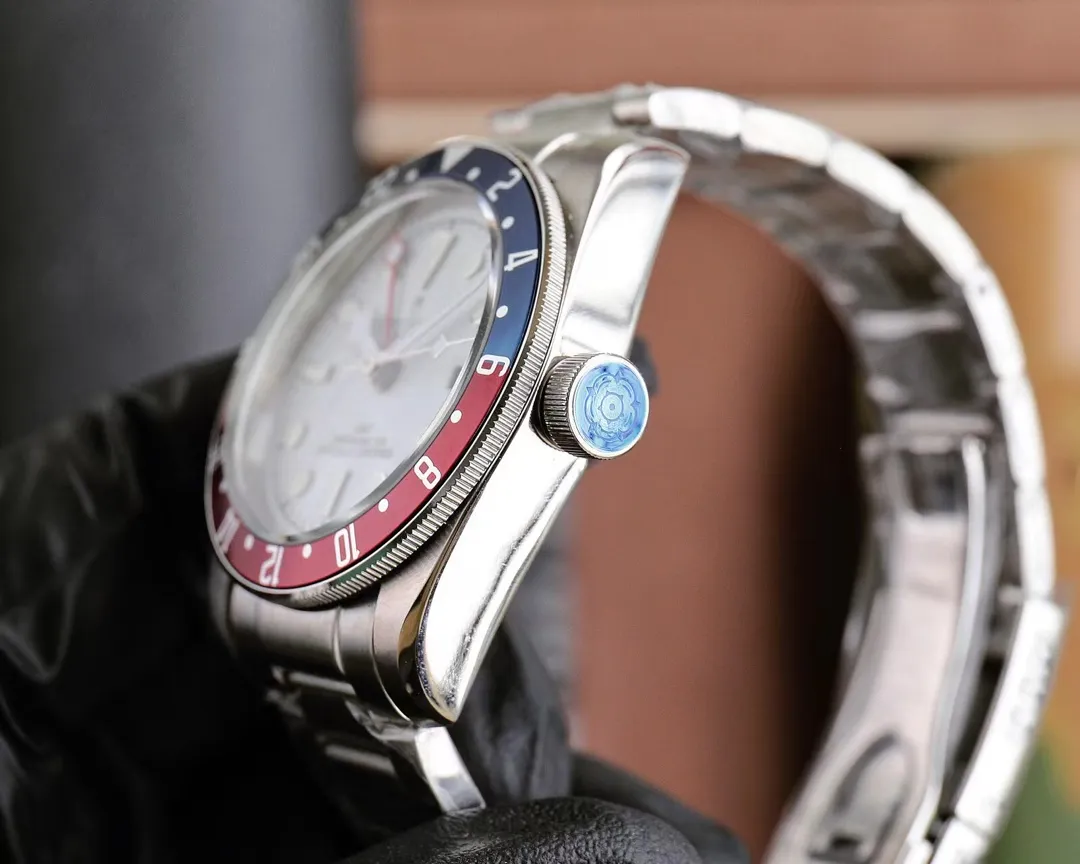 Tudor Black Bay GMT White Dial Pepsi Bezel Stainless Steel Automatic Men’s Watch - 图片 5