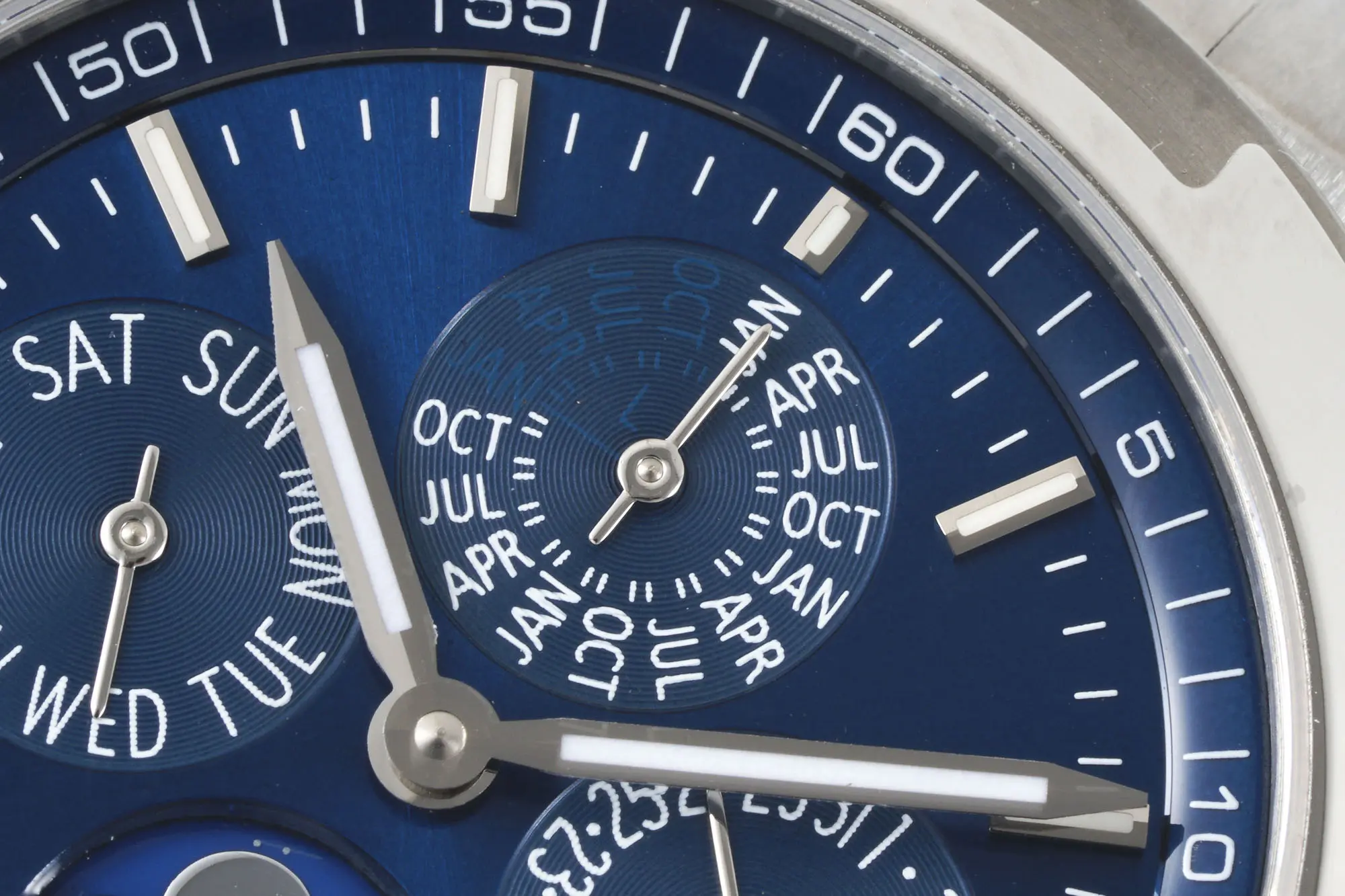 TWA Factory Vacheron Constantin Overseas 4300V Perpetual Calendar Watch – Blue Dial, Stainless Steel Bracelet, Best Super Clone Edition - 图片 4