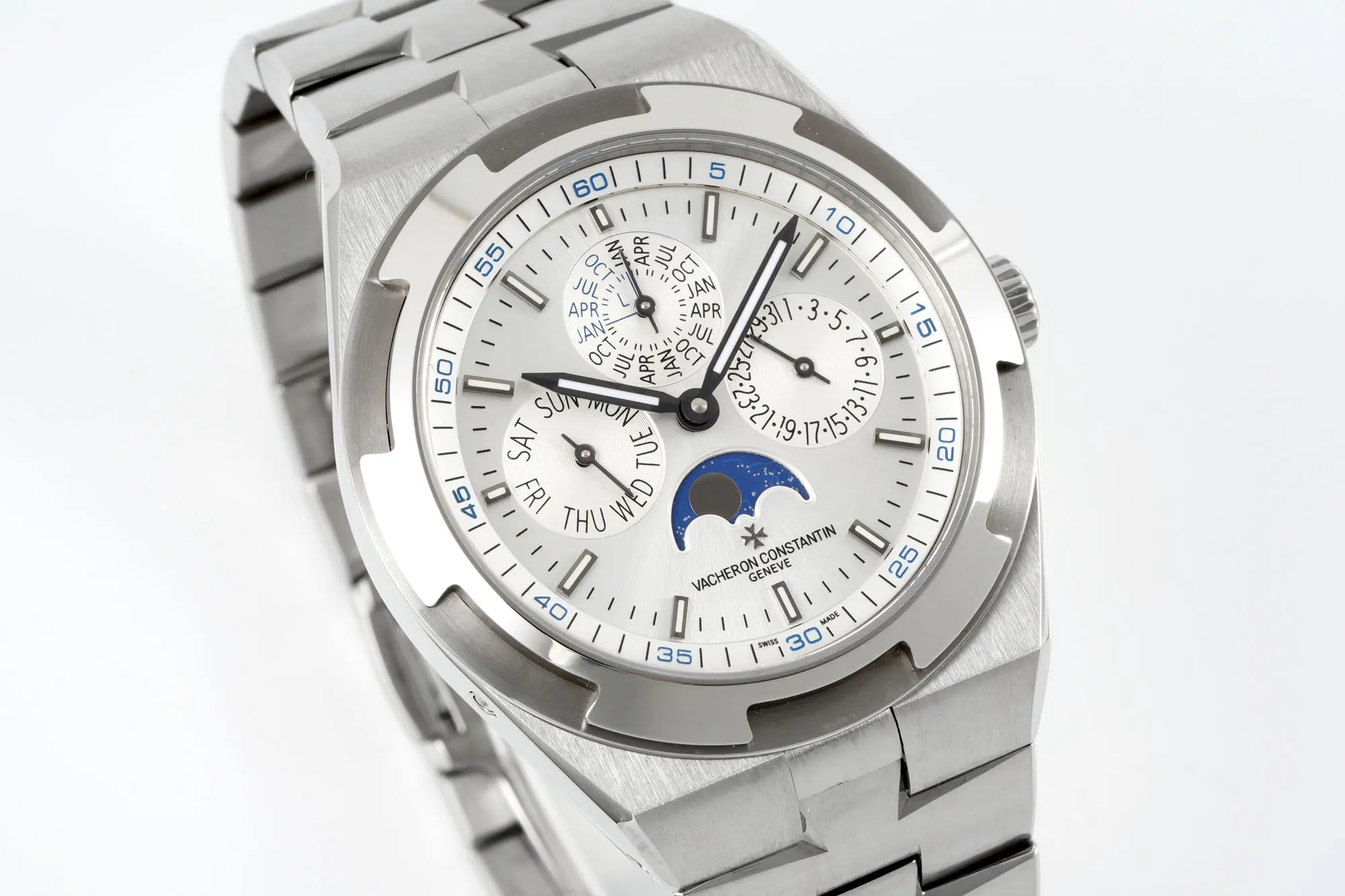 TWA Factory Vacheron Constantin Overseas 4300V Perpetual Calendar Watch – Silver Dial, Stainless Steel Bracelet, Best Super Clone Edition - 图片 3