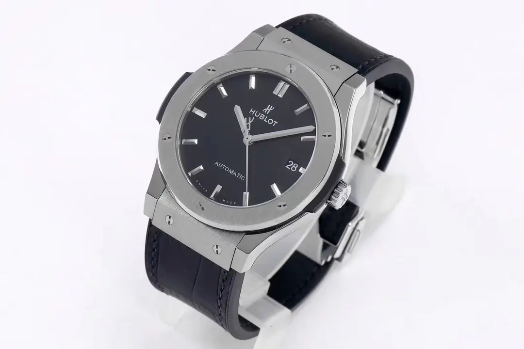 ZF Factory Hublot Classic Fusion Watch – Polished Brushed Titanium, Black Dial, 45MM Case, Super Clone Quality - 图片 4