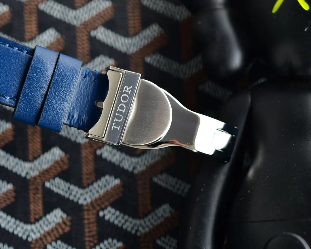 ZF Factory Tudor Black Bay 58 Blue Dial Gold-Tone Case Men’s Diver Watch with Navy Leather Strap - 图片 6