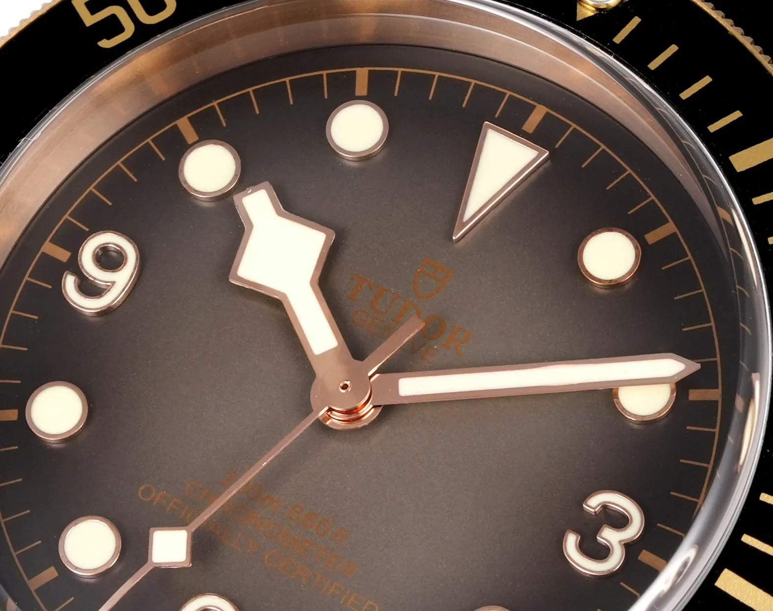 ZF Factory Tudor Black Bay Bronze Automatic Diver’s Watch with Black Dial, Rotating Bezel, and Black Leather Strap - 图片 3