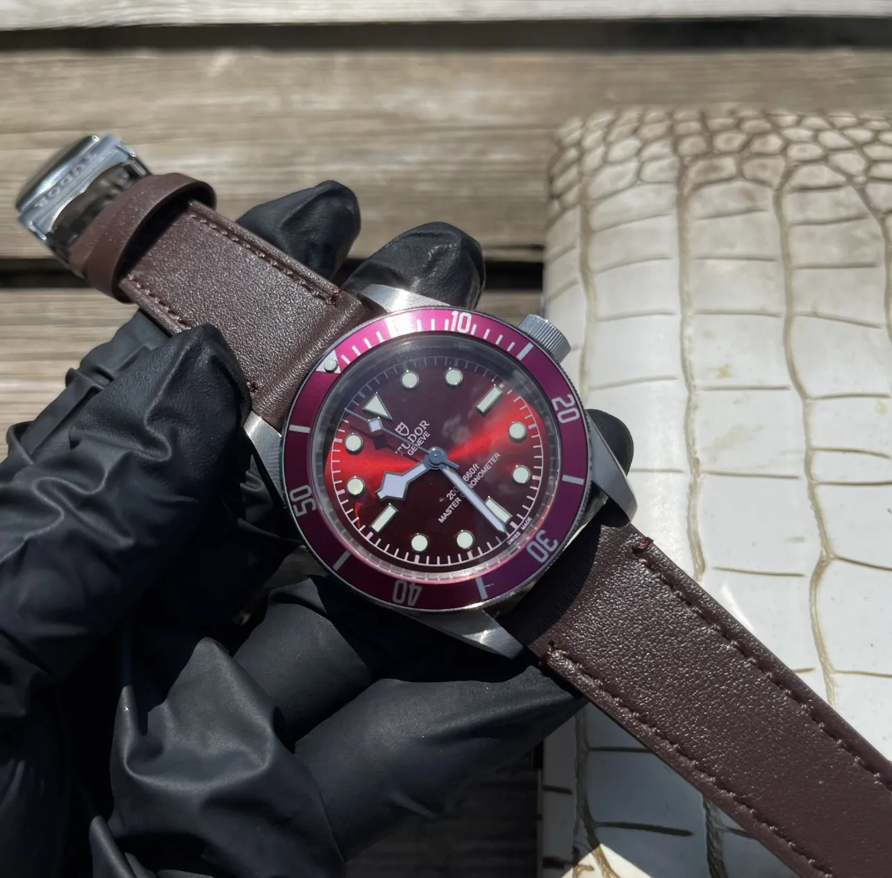 ZF Factory Tudor Black Bay Burgundy Red Dial Automatic Diver’s Watch with Brown Leather Strap - 图片 2