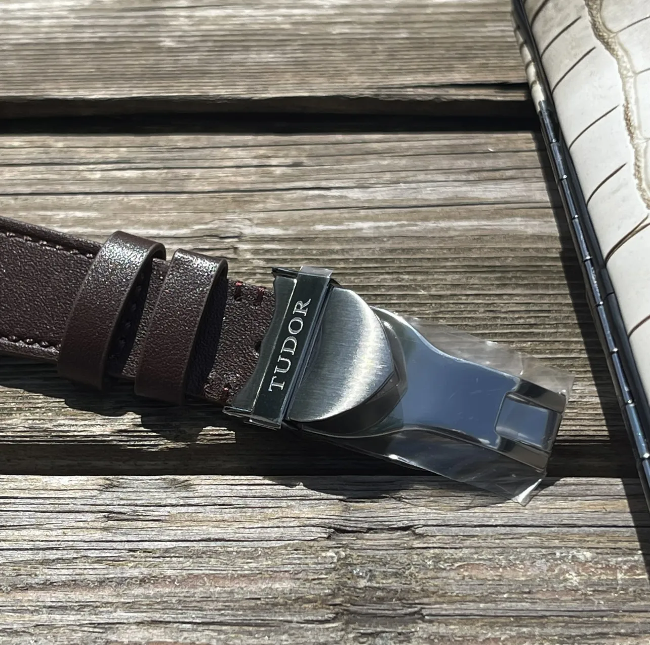 ZF Factory Tudor Black Bay Burgundy Red Dial Automatic Diver’s Watch with Brown Leather Strap - 图片 6