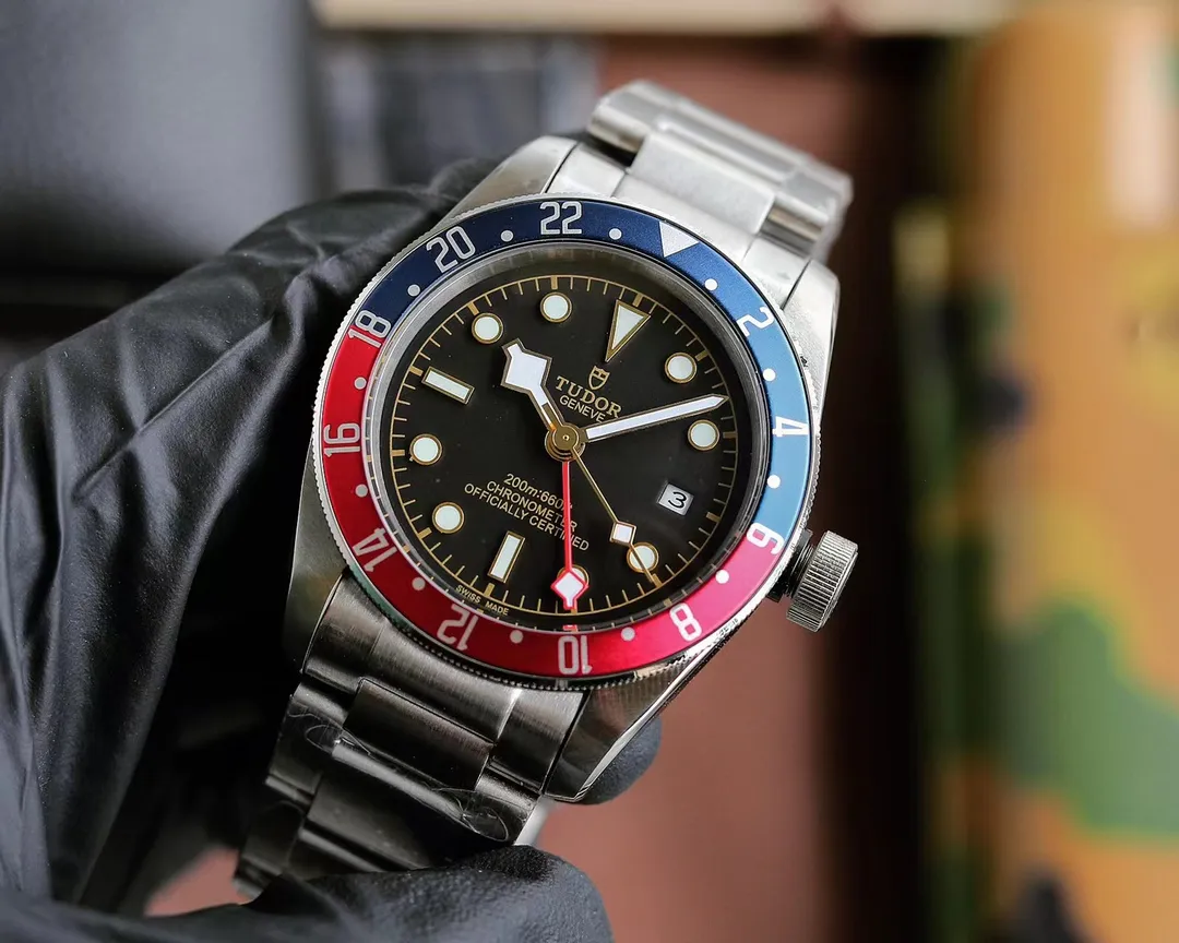 ZF Factory Tudor Black Bay GMT Automatic Men’s Watch with Pepsi Red-Blue Bezel, Black Dial, and Stainless Steel Bracelet - 图片 3