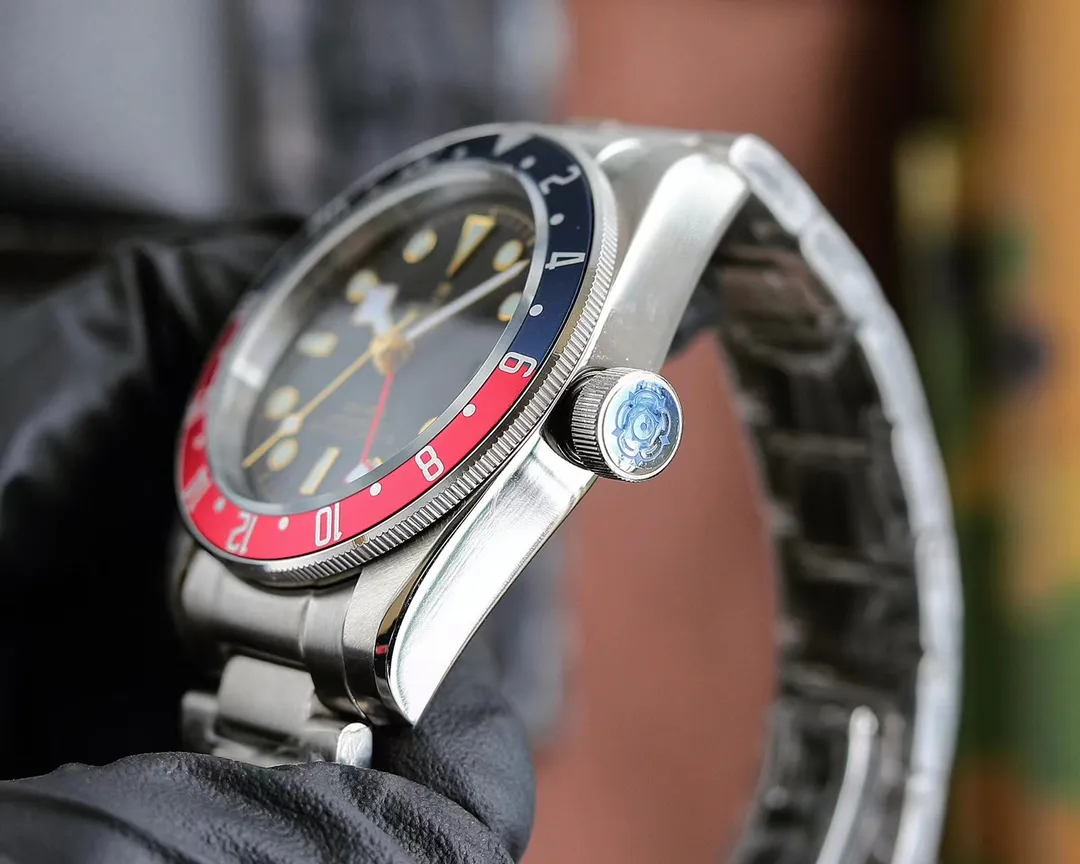 ZF Factory Tudor Black Bay GMT Automatic Men’s Watch with Pepsi Red-Blue Bezel, Black Dial, and Stainless Steel Bracelet - 图片 4