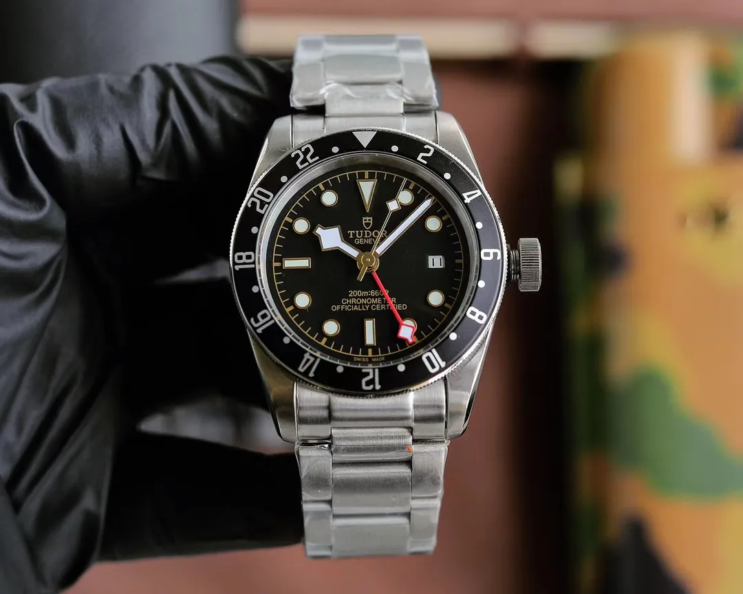 ZF Factory Tudor Black Bay GMT Automatic Men’s Watch with Pepsi Red-Blue Bezel, Black Dial, and Stainless Steel Bracelet - 图片 9