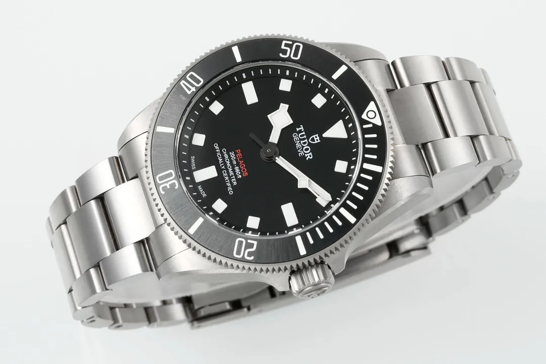 ZF Factory Tudor Pelagos Automatic Black Dial Titanium Diver’s Watch with Silver Metal Bracelet - 图片 4